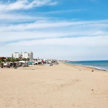 With Stunning Sea Views, Just One Street From The Πανσιόν