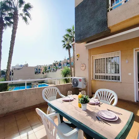 بيت ضيافة With Stunning Sea Views, Just One Street From The